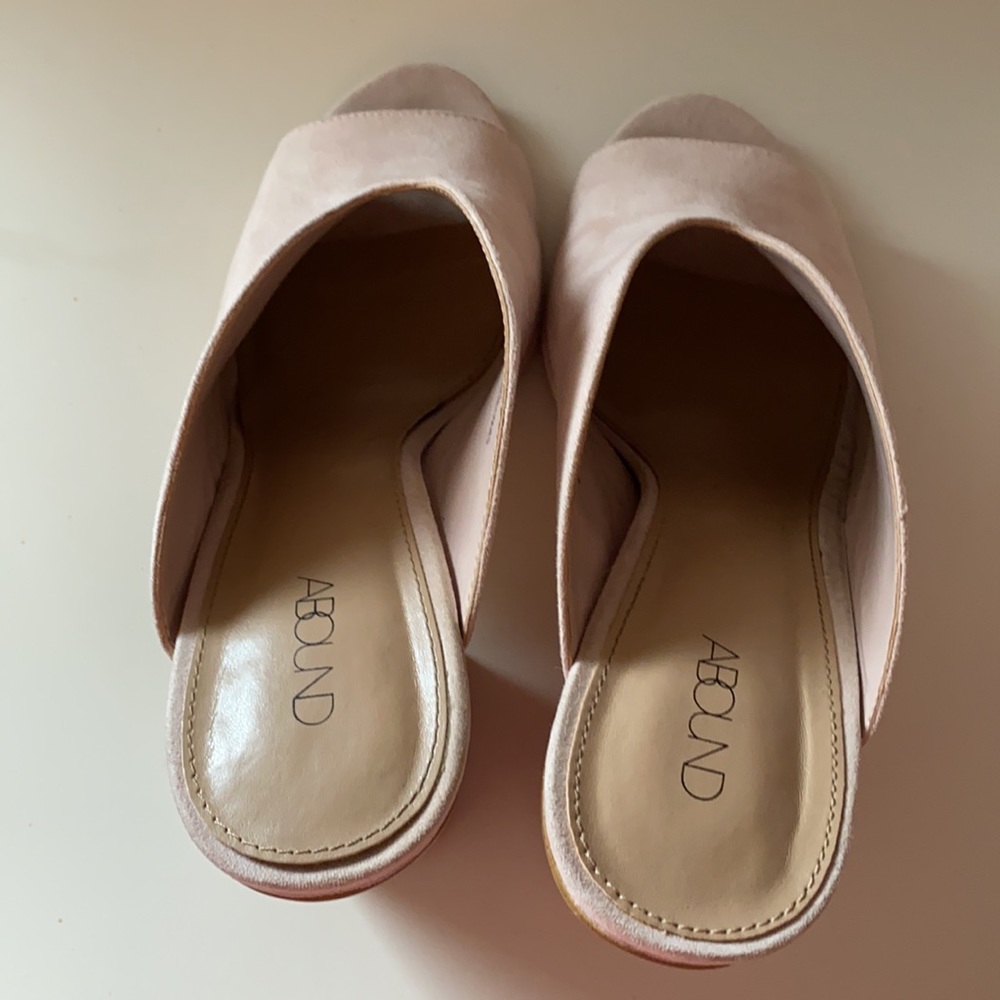 ABOUND HEELS! - Picture 4 of 7